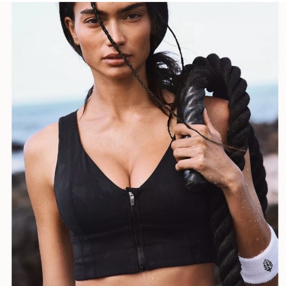 Black Zipper Sports Bra